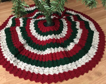 Crochet Christmas Tree Skirt with a Diamond Stitch, Vintage Tree Skirt.  Home Decor, Christmas Decor [Burgundy, Dark Green, & Aran Fleck]