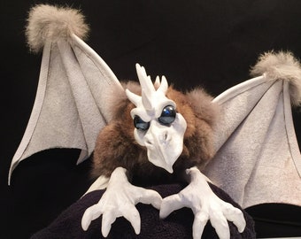 DRAGON PUPPET TUFTED * Fantasy Pet Renaissance Faire Shoulder Puppet, Fantasy Dragon Sculpture Mythical Creature Dragon Statue * Cosplay