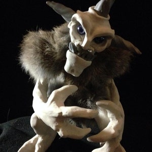 Gargoyle Shoulder Puppet, Demon Puppet LARP Fantasy Creature Sculpture, Goth Cosplay Puppet, Renaissance Faire statue, Halloween Sculpture