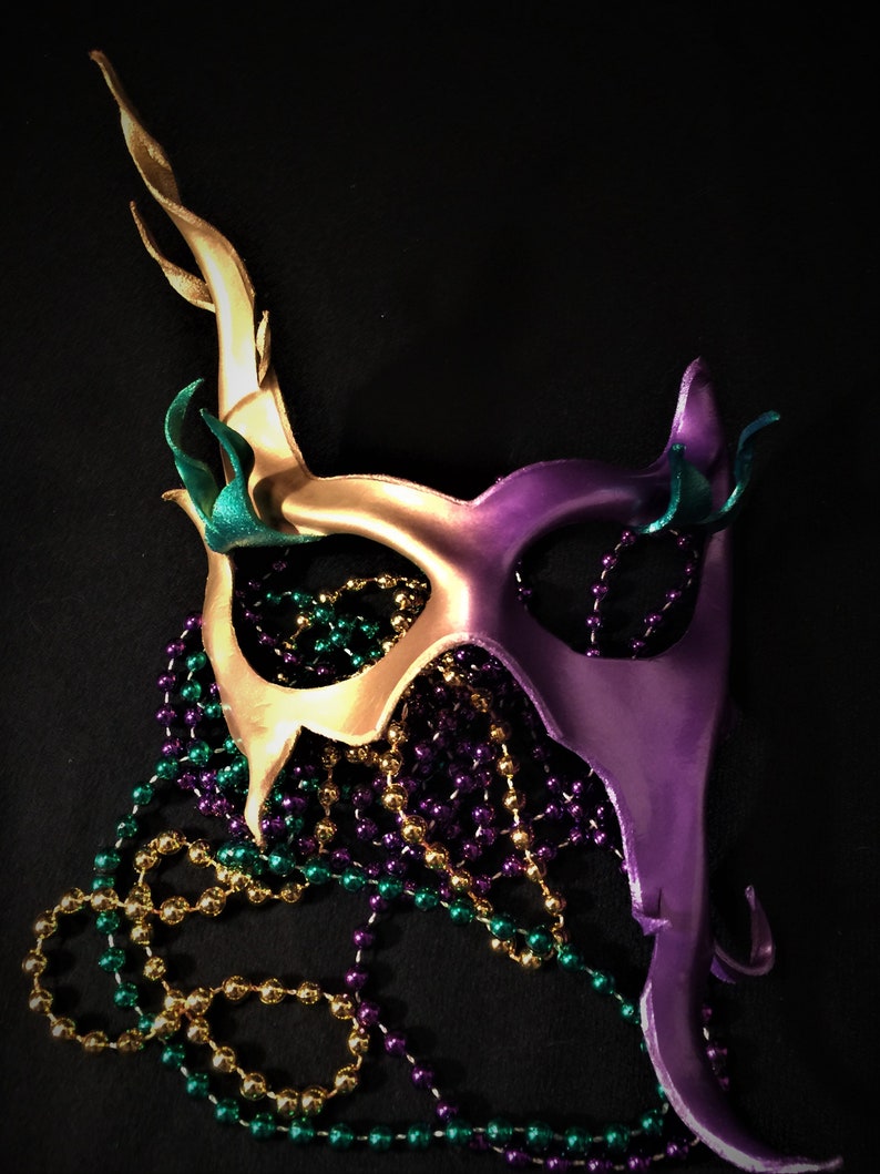 gold mardi gras mask purse