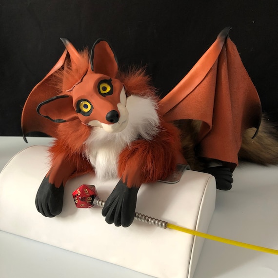 キツネの肩の人形 翼のあるファンタジー動物の人形ペット ファンタジーの生き物神話の生き物 コスプレまたはルネッサンスフェアの人形 - 日本