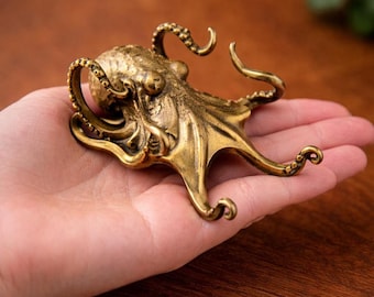 Oktopus Schreibtisch Organizer aus Massivem Messing - Einzigartiger Maritimer Telefon & Stift Halter - Steampunk Kraken Skulptur für Zuhause Büro Dekor - Sea Life Geschenk