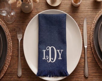 Aangepaste linnen servetten met monogram | Elegant tafellinnen marineblauw