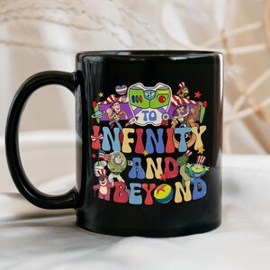 Taza negra de doble cara con diseño de Toy Story de Disneyland y Feliz 4 de Julio, Regalo de Disneyland para Ella, Regalo de Cumpleaños imagen 1
