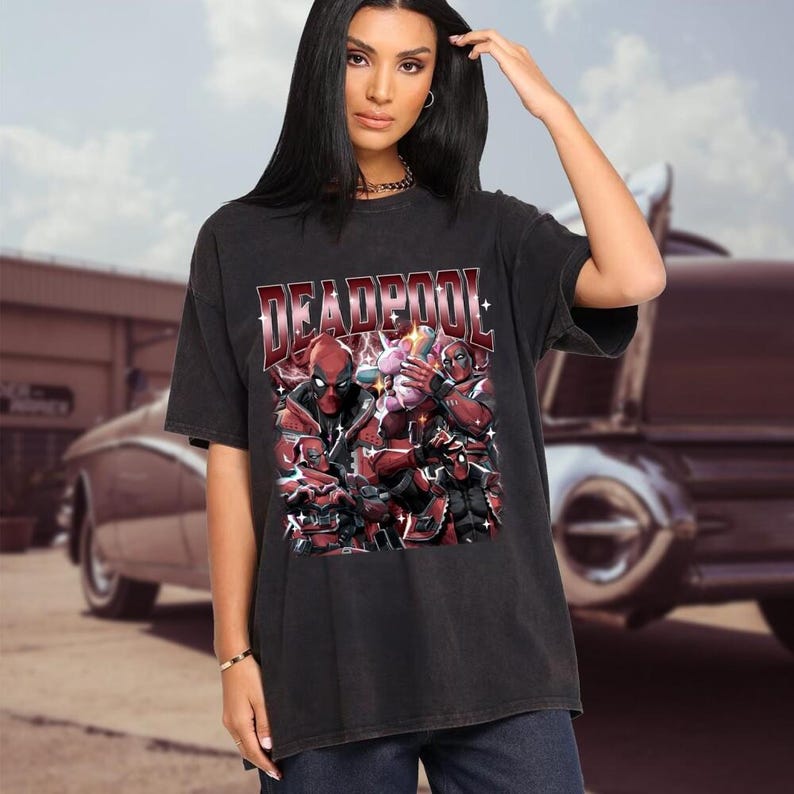 Deadpool Shirt Funny Marvel Superhero Tee, Cute Deadpool With Unicorn T-Shirt, Comic Character Graphic Tee Gift bild 3