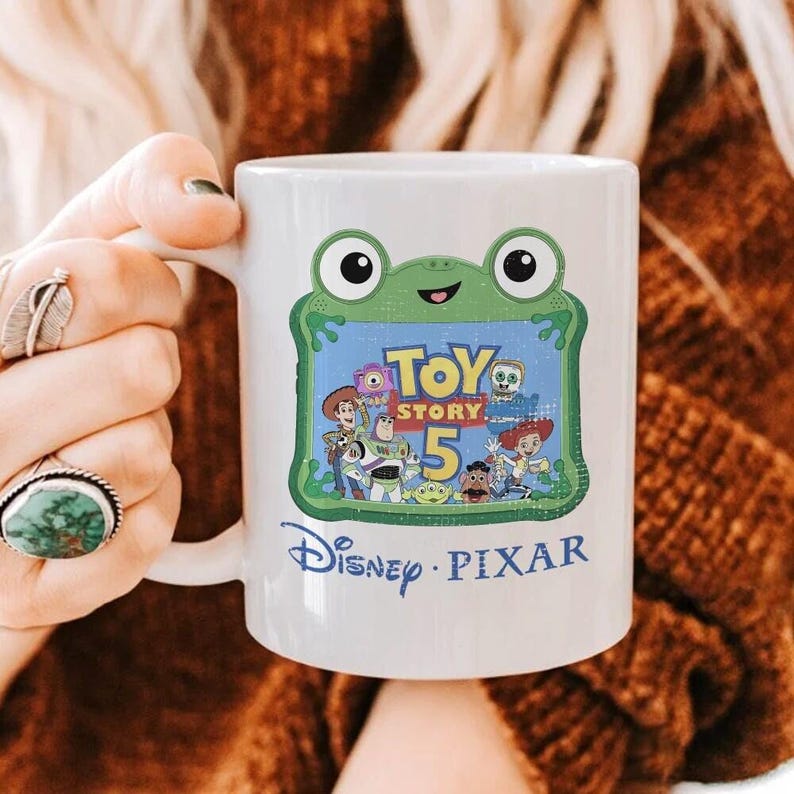Toy Story 5 Mug Black, Disneyland Gift for Her, Birthday Gift, Disneytrip Pixar Mug imagem 2