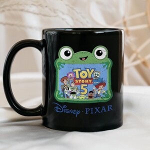 Toy Story 5 Mug Black, Disneyland Gift for Her, Birthday Gift, Disneytrip Pixar Mug imagem 1