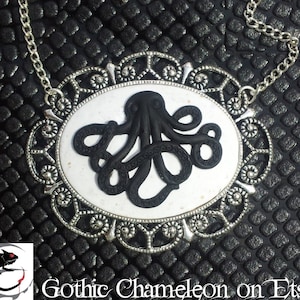 Ciondolo di polpo Cthulhu fatto a mano su una catena placcata in argento Steampunk Emo Punk gotico