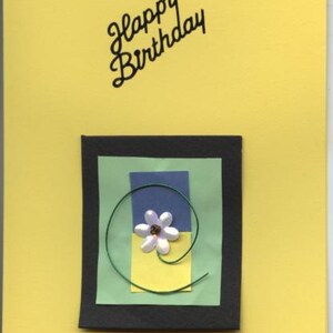 Tarjeta de cumpleaños con alambre y motivo floral