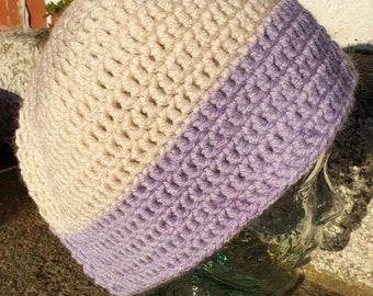 Crocheted beanie hat in creams and lilac (116)