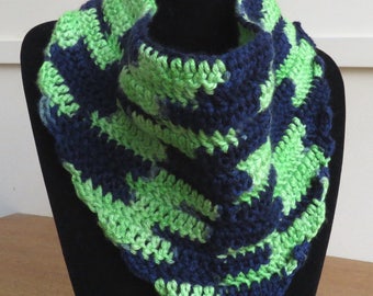 Cowl scarf in navy blue and lime green (029)