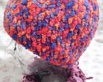 Crochet beanie hat in textured variegated yarn (006)