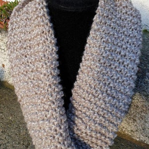 Mobius scarf / cowl in brown tweed yarn (042)