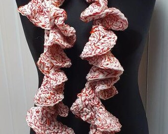 Crochet corkscrew boa in white and red tweed