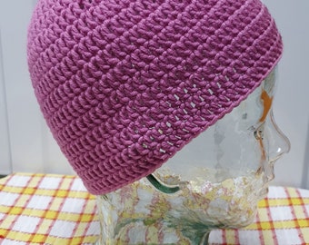 Crochet beanie hat in pink merino wool (177)