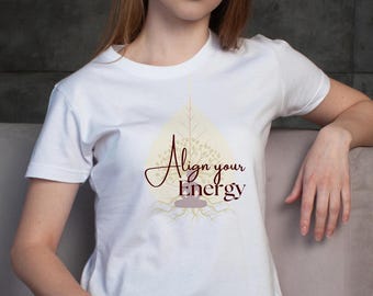 Diseño de camiseta "Alinea tu energía", gráfico del Árbol de la Vida meditando (descarga digital)