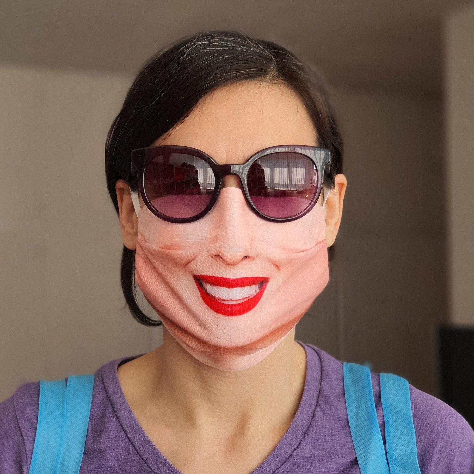 Radiant Smile Woman's Face Mask With Filter Pocket