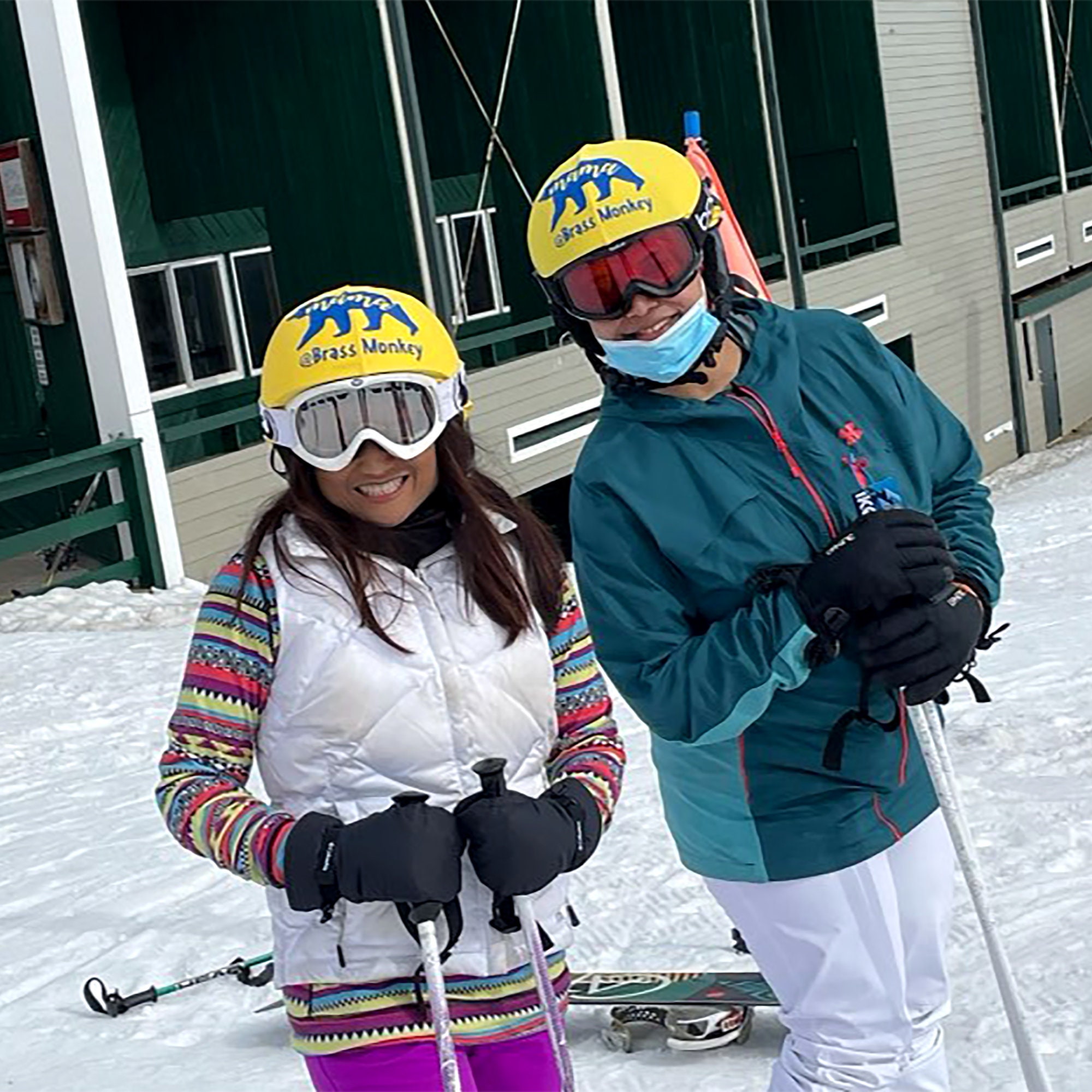 Custom helmet cover in universal size with logo / crest on FRONT (16 colors are available), couvre casque ski