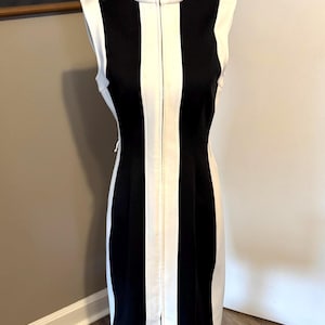 vintage-geïnspireerde Tommy Hilfiger zwart-witte space age atomaire jurk jaren 60