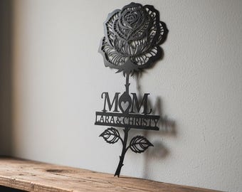 Gepersonaliseerd metalen bord met een roos voor mama, muurdecoratie met aangepaste kindernamen, lasergesneden bloemencadeau voor Moederdag.