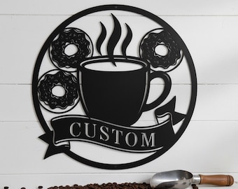 Op maat gemaakte metalen wanddecoratie met koffie- en donutmotief, gepersonaliseerd cafébord met lasergesneden details, decoratie voor koffiebar en keuken, naambord voor bakkerij, cadeau voor koffieliefhebbers