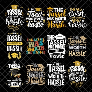 Könnte beinhalten: Eine Sammlung von Designs zum Thema Abschlussfeier mit dem Satz "The Tassel Was Worth The Hassle" in verschiedenen Schriftarten und Farben. Jedes Design enthält eine Abschlusskappe und eine Schriftrolle, perfekt zum Feiern akademischer Erfolge.