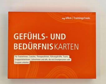 Può includere: Una scatola rettangolare arancione con il testo bianco "GEFÜHLS- UND BEDÜRFNISKARTEN" e "my bfkm | TrainingsTools". Sotto il titolo principale, un riquadro bianco contiene testo in tedesco che elenca i gruppi target per queste carte.