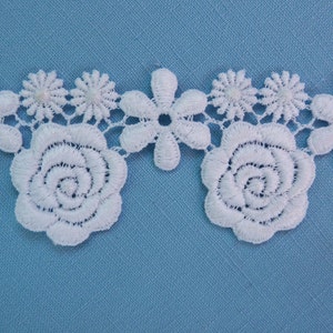 Venice Crochet White Applique Trim with Floral Pattern