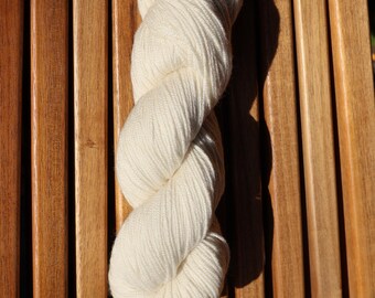 Cielo Puro Yarn- Aran/Light Worsted Undyed Natural White Merino & Cashmere, 250m / 100g