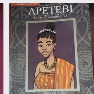 Może przedstawiać: Okładka książki z tytułem "APÈTÈBI THE WIFE OF ORUNMILA". Okładka przedstawia ilustrację kobiety w tradycyjnym stroju, z naszyjnikiem z koralików i kolczykami. Tło to mieszanka fioletu i szarości.