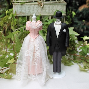 Miniature Hochzeitskleid, Hochzeitskleid, Hochzeitskleid, Braut, Bräutigam Kleid, Puppenhaus Miniatur, Hochzeitsgeschenk für Mann und Frau