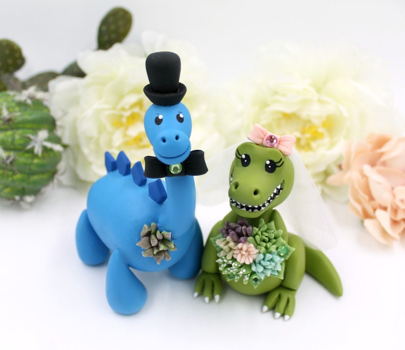 Dinosaurier Hochzeit T-rex Tortenstecker, Mr & Mrs rustikale Tier personalisiert Jurassic Park Braut und Bräutigam Brontosaurus Hochzeitstorte Topper Bild 1