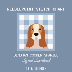 Op de afbeelding: Een digitale download van een borduurpatroon met een gepixeld Cocker Spaniel-ontwerp. De hond heeft bruin en wit haar, tegen een blauw-witte ruitjesachtergrond. De kaart bevat maasmaten en afmetingen van 15,5 x 15,5 cm en 11,2 x 11,2 cm.