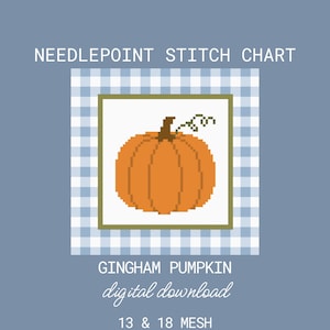 Puede incluir: Un gráfico de punto de aguja con una calabaza naranja pixelada con tallo marrón y zarcillo verde, centrado sobre un fondo de cuadros vichy azul claro y blanco. Texto: NEEDLEPOINT STITCH CHART, GINGHAM PUMPKIN, digital download, 13 & 18 MESH, 14,7 x 14,7 cm & 10,7 x 10,7 cm.