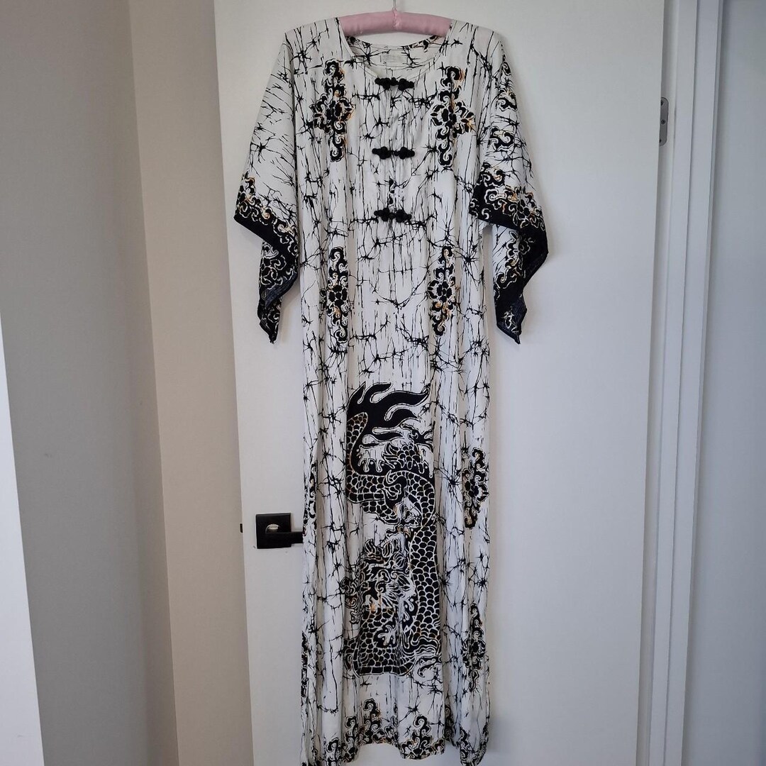 Batik Robe Dragon Vintage Dragon Kaftan – Black & White Batik Print – XL - Etsy