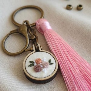 Micro Embroidery Keychain 2.5 m Miniature Floral Hoop Hand Stitched Tiny Rose Keyring Unique Jewelry Gift for Her Petite Boho Accessory