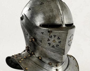 Casco de armadura cerrada para torneos, hecho a mano en acero de 18 g / Casco con visera para recreación histórica