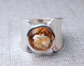 Anillo redondo de citrino y latón: Regalo de piedras preciosas para ella.