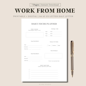 Peut inclure: Un planificateur quotidien blanc avec le texte "WORK FROM HOME" et "PRINTABLE + DIGITAL". Un stylo doré et argenté est posé à droite. Le planificateur comprend des sections pour les tâches, les résultats et les réunions.