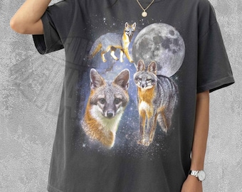 Vintage Gray Fox Moon Shirt Retro Celestial Wildlife T-Shirt Aesthetic Nature Lover Tee Cottagecore Fox Clothing Gift for Animal Enthusiasts