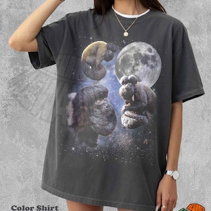 Camiseta vintage de mono saki barbudo con luna, camiseta retro con estampado celestial de primates, camiseta con estampado de animales y luna, top con estética de vida salvaje de la jungla estilo años 90