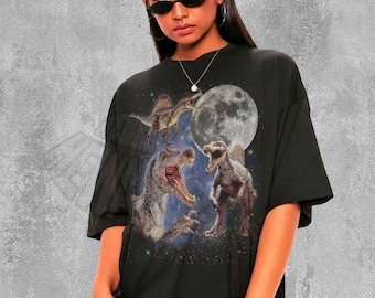 Vintage Spinosaurus Moon T-shirt - Retro Estetisk Dinosaurie Grafisk T-shirt - Boho Celestial Animal T-shirt - Paleontologi Gåva för Dino-älskare