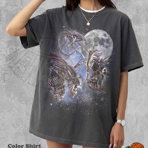 Retro Vintage Alien Queen Moon Shirt, Celestial Space Animal Graphic Tee, Aesthetic Gothic Moon Creature Top, Sci-Fi Ethereal Wildlife Gift