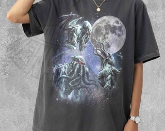 Vintage Cthulhu Moon Shirt, Celestial Animal Tee Cosmic Horror Aesthetic Clothing Mythical Creature Graphic Tshirt Edgy Gothic Moon Gift