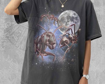 Camiseta vintage con estampado de hormiga bala, estilo retro de los 90, con gráfico de luna, camiseta con estampado de insectos celestiales y naturaleza, camiseta estética con estampado de luna y fauna silvestre, estilo retro urbano con animales.
