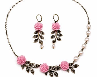 Conjunto de joias vintage com rosas cor-de-rosa, colar com pérolas, brincos e pingente para noiva.