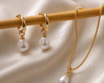 Bridal Pearl Jewelry Set, Gold Accents, Wedding Necklace Earrings