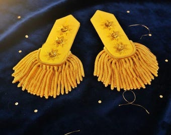 Gold  Fringe Epaulettes - 1810 British & French Military Style Regiment Rank  Gold Laced Shoulder Boards for Theater, Film, Ceremonial Use