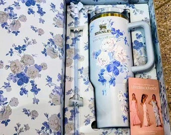 Vaso térmico floral Stanley x LoveShackFancy de 1.2 litros – Taza de viaje de edición limitada y caja de regalo