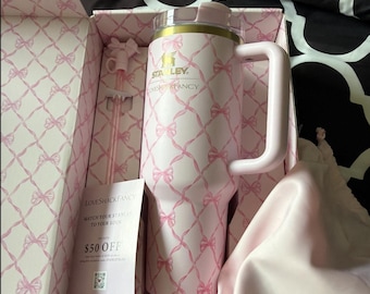 Stanley x LoveShackFancy 40oz Quencher H2.0 Tumbler Baby Bow Peppermint Pink, Pink Floral Coquette Travel Cup, Girly Aesthetic Straw Mug